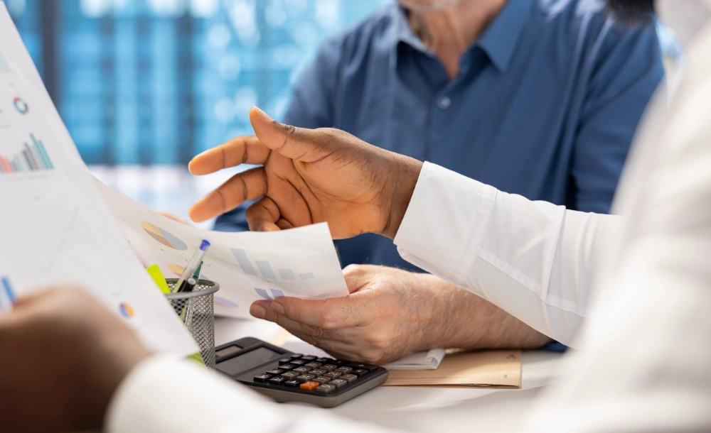 How Are Employee Salaries Calculated in the UAE