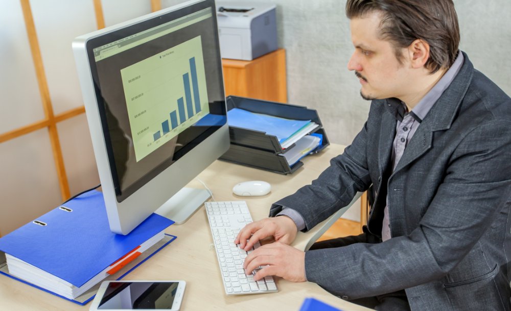 How does e-invoicing impact business cash flow and efficiency?